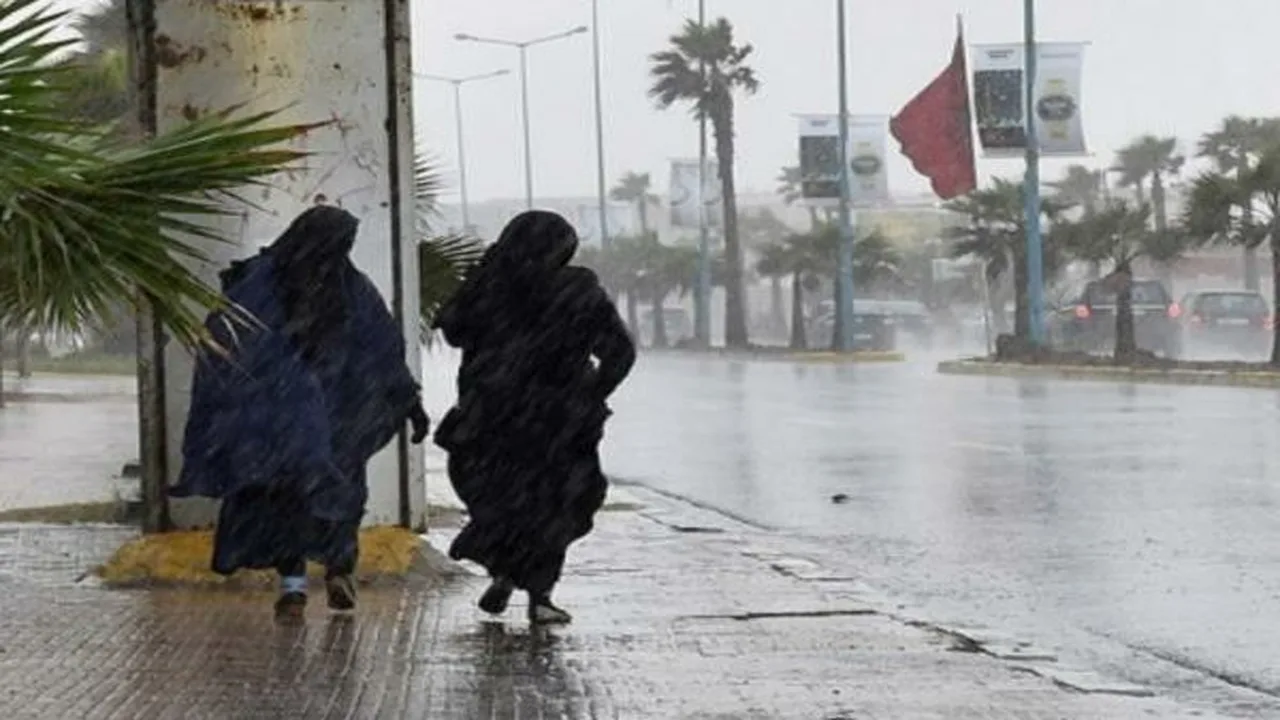 توقعات بزخات رعدية محلية قوية مصحوبة بتساقط البرد في نشرة إنذارية جديدة